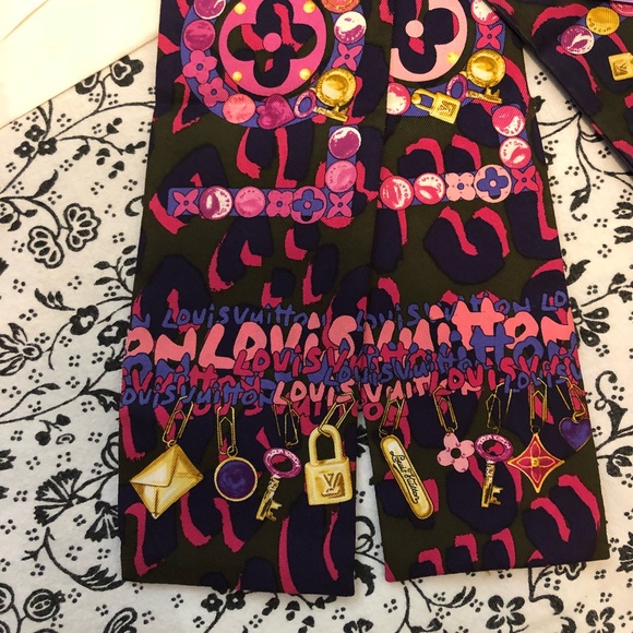 🔴SOLD🔴Beautiful Authentic Louis Vuitton Bandeau - Picture 5 of 6